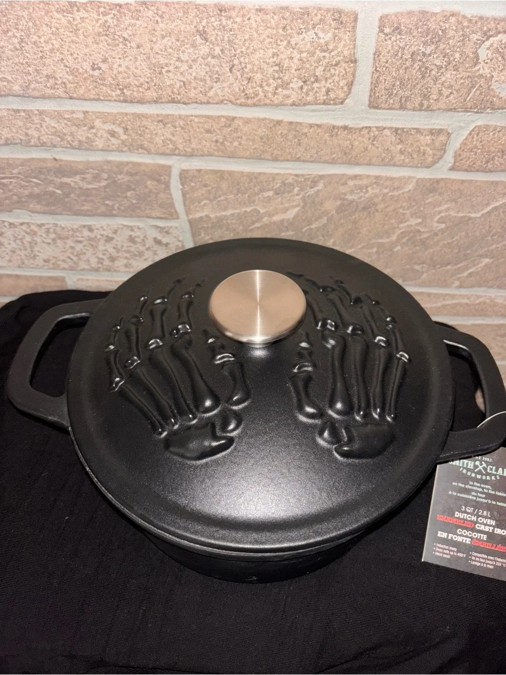 Halloween skeleton Black Cast Iron Dutch Oven with Lid 3 quart